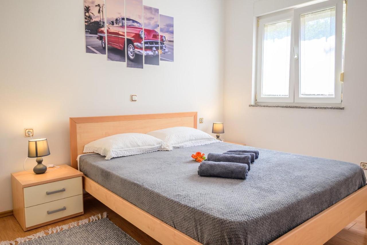 Apartment Charlie Ровінь Екстер'єр фото
