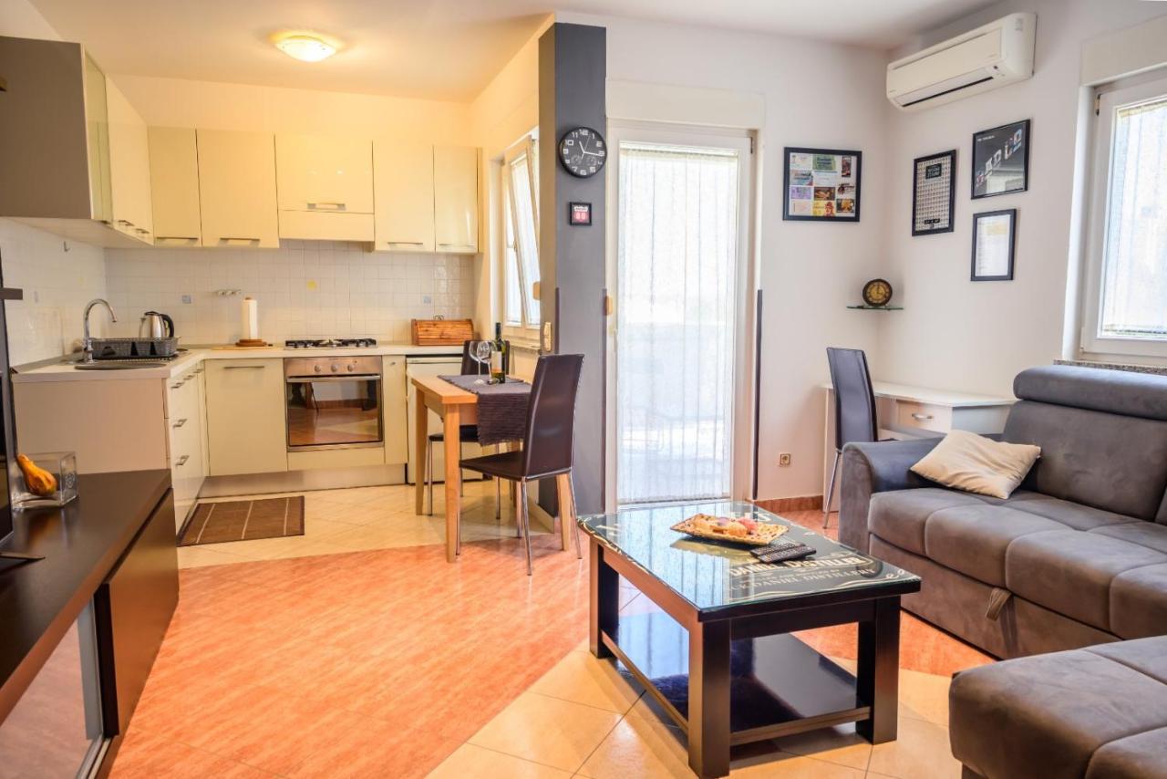 Apartment Charlie Ровінь Екстер'єр фото