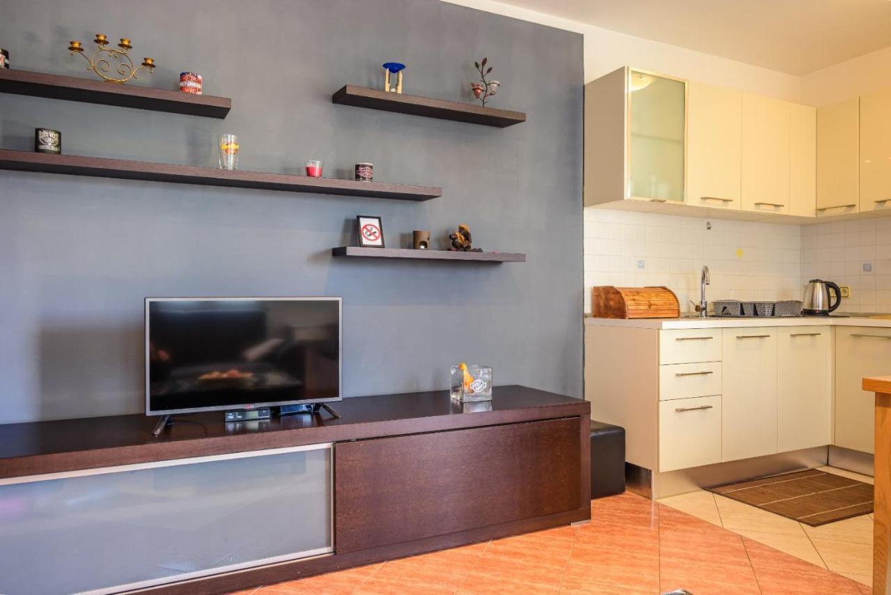 Apartment Charlie Ровінь Екстер'єр фото
