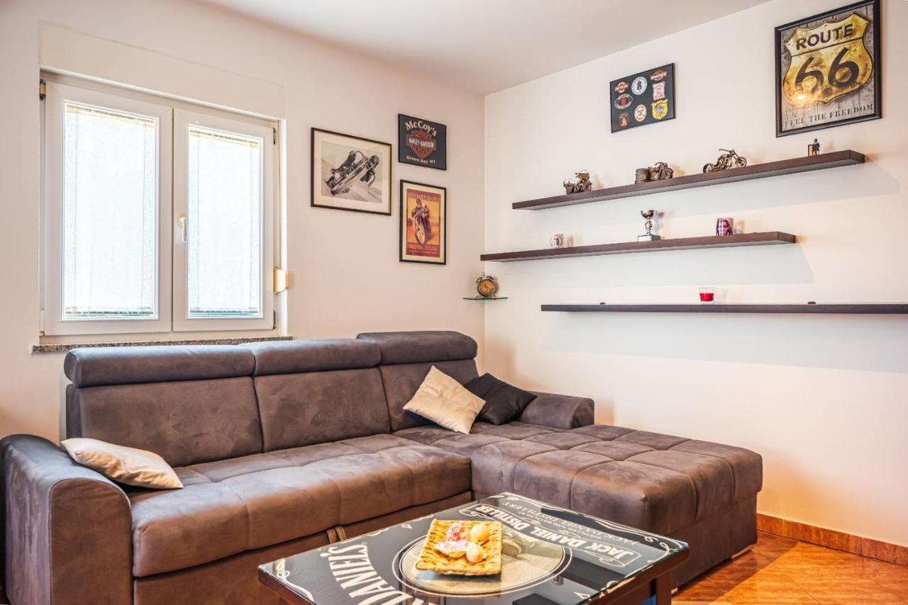 Apartment Charlie Ровінь Екстер'єр фото
